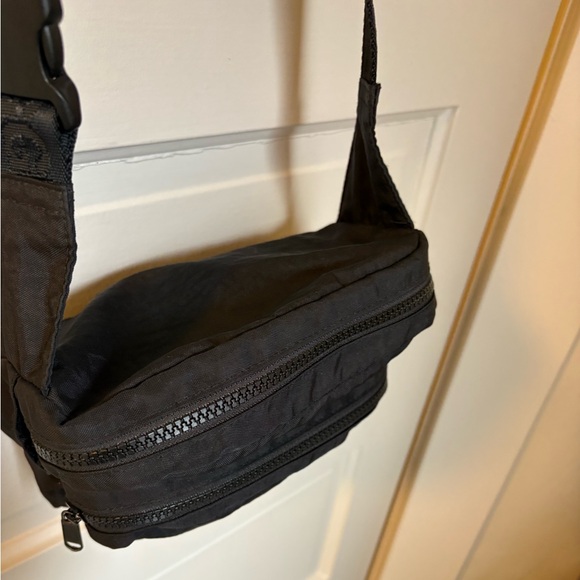 BAGGU Black Fannypack Bag with Dual Zip Pockets - Picture 7 of 14